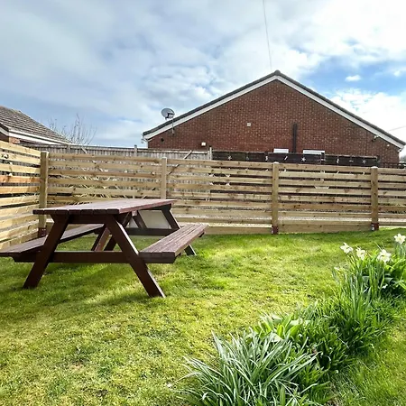 Apartment 1 Bed In Filey 77710 *